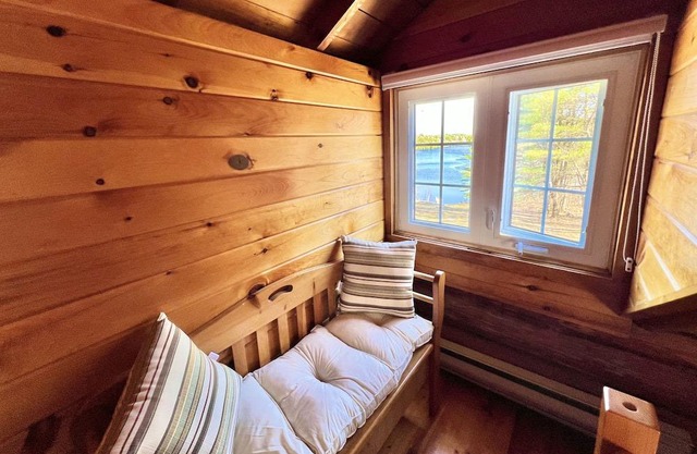 ☀ Perfect for Family! Private Waterfront Log Style Entire Cottage with Lakeview!