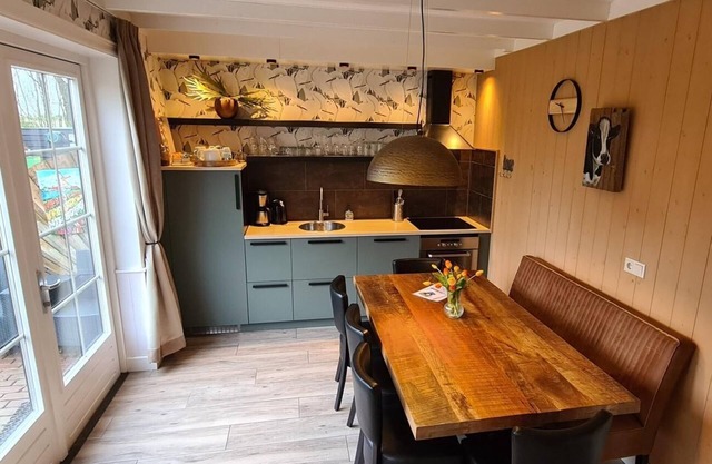 “Perfect for large families: enjoy luxury, wellness, Finnish sauna, 2 bathrooms and 3 bedrooms. Sleep in a large box bed, enjoy fresh rolls every day and discover the area with numerous activities for the whole family.