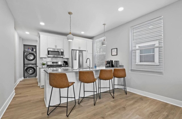 293) Perfect for larger groups + Hot Tub!