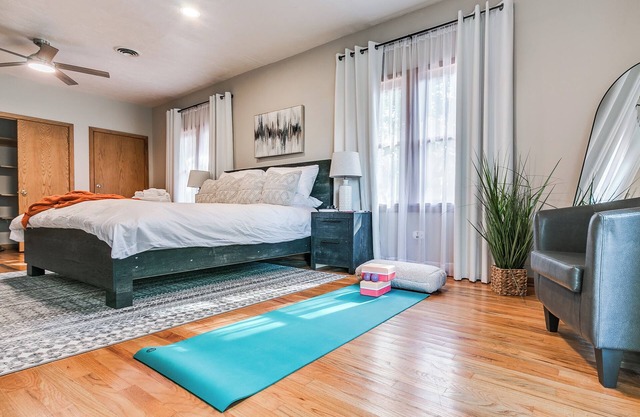 Perfect for Weekday Stays for 1-4 Guests!