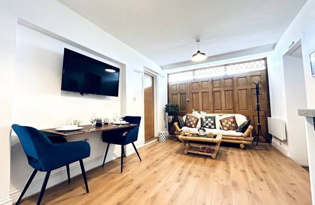 Perfect for Work | Van Parking | Walk to Spoons | 18 Min to Central