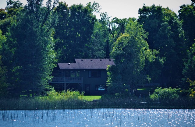 ¡Nuevo disponible! Gran cabaña ubicada en el hermoso lago Strawberry