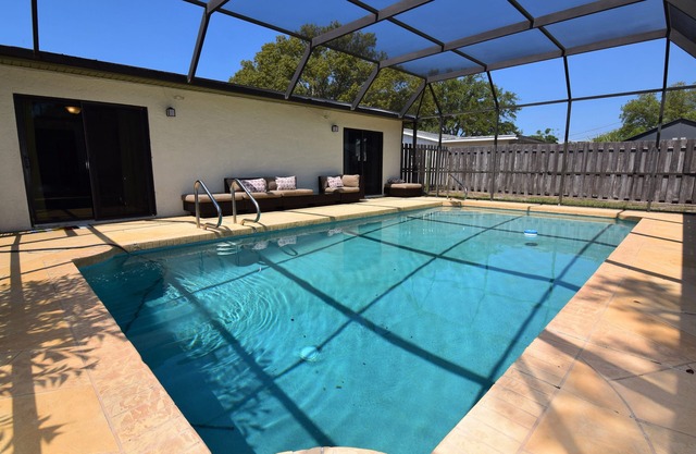 Perfect Getaway 3bd/2bth Private Heated Pool