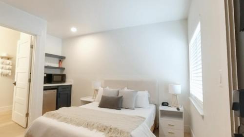 Perfect Home Base Stylish Studio Near Lake CDA And Downtown Attractions