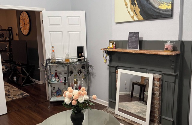 Perfect home base to explore the city - newly renovated Uptown New Orleans gem.