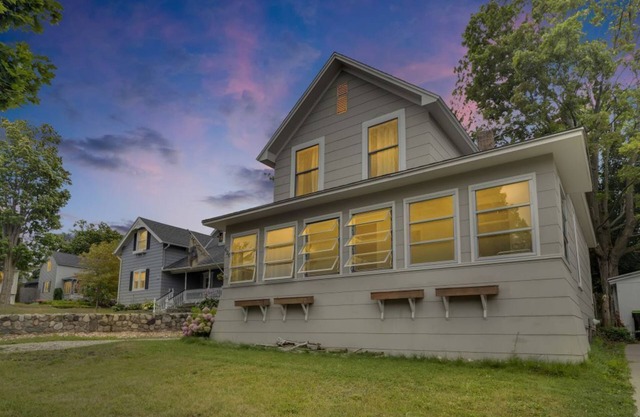 Perfecto centro de Petoskey alquiler completo de casa con licencia - NUEVA COCINA 2018