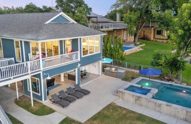 Perfect Lakehouse,open water, sunset,new dock.Kayaks.NEW POOL & HOT TUB!