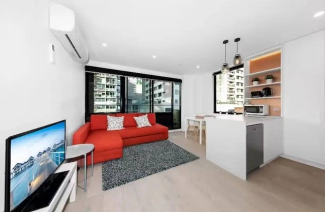 Perfect location heart CBD One Bed APT (TF3031802）