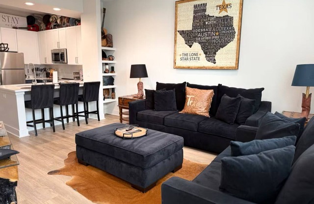 Perfect Location/Walk 2 Baylor/ Minutes away from Downtown/FreeParking /Gym/Pool