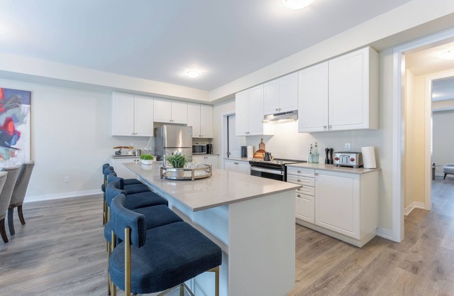 Perfect Modern 3 Bedroom Townhouse ~ Stoney Creek
