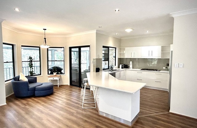 Perfect North Brisbane Retreat - 4 bed 2 bath - Stunning Outdoor Space