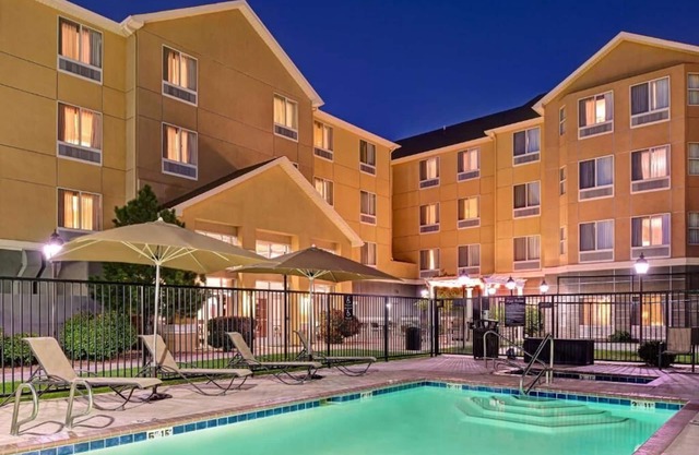 Perfect Place to Unwind! Free Breakfast, Full Kitchen, Pets Allowed!