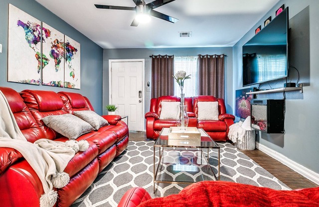 Perfect, Relaxing King bed Suits/ free parking