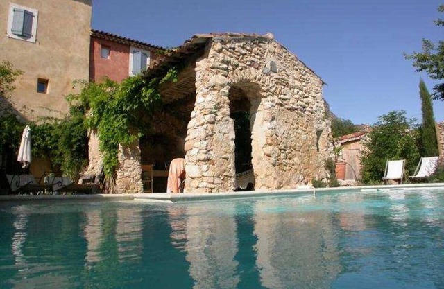 Perfect renovation for this authentic farmhouse in Rustrel, Luberon