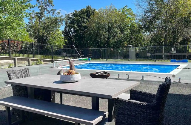 Perfect retreat - 5 bedroom home with pool and spa