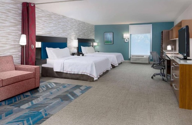 Perfect Spot for Unwinding! Onsite Pool, Free Parking and Free Breakfast!