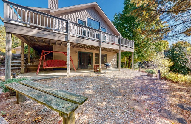 Perfect 'up north' home near Sleeping Bear Dunes & Lake Michigan, deck, W/D