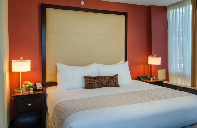Perfect Vacay with Friends! 4 Relaxing Units w/ City Views, Pets are Allowed