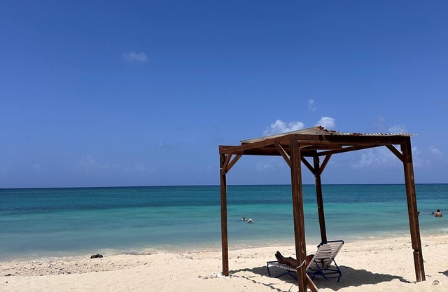 Perfectly Located in the Heart of Seven Mile Beach by RedAwning