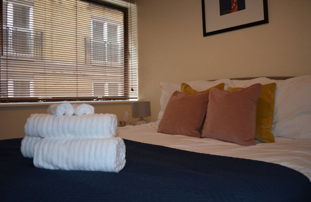 Perfectly Located Contemporary 1 Bed Apartment.