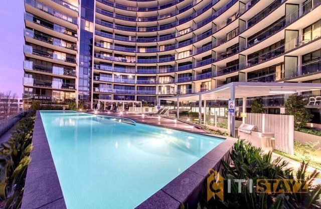 Perfectly Located Modern Apartment - Canberra CBD