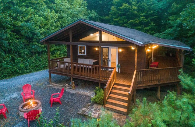 Perfectly Located Mountain Cabin with Breathtaking, Long Range Views!