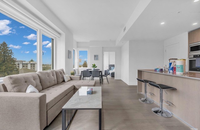 Perfectly Located NEW Condo for Explore Vancouver