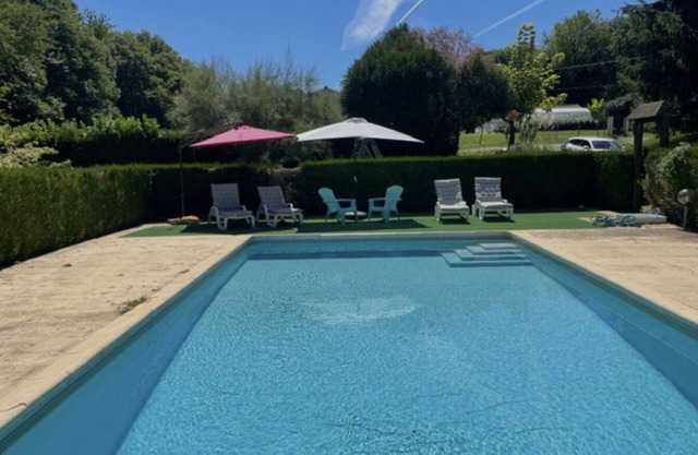 Périgord house with swimming pool and large garden