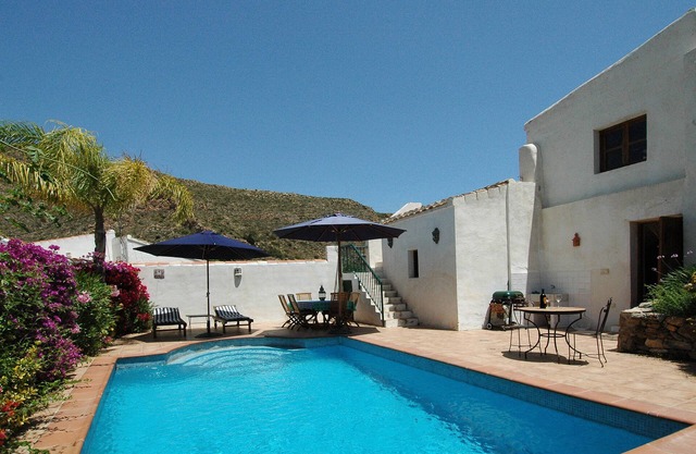 Período Casa de pueblo, piscina privada, hermoso entorno rural. WIFI, TV, etc.