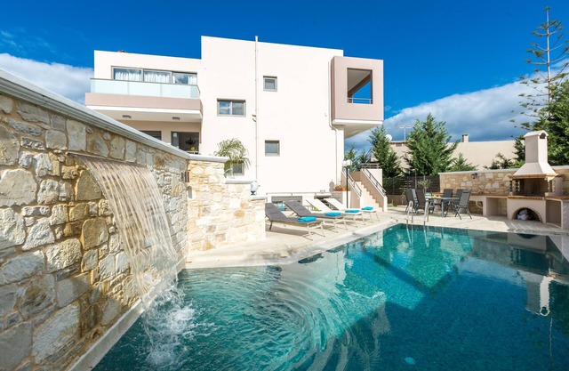 Peris Villa