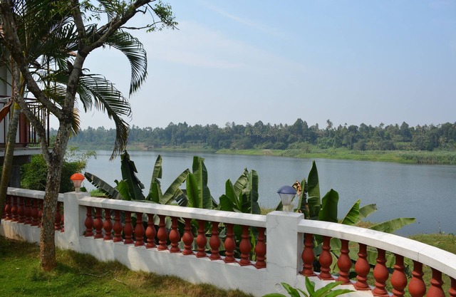 Periyar RiverView Homestay II, cerca del aeropuerto de Cochin, Kochi | RiverView AC Rooms