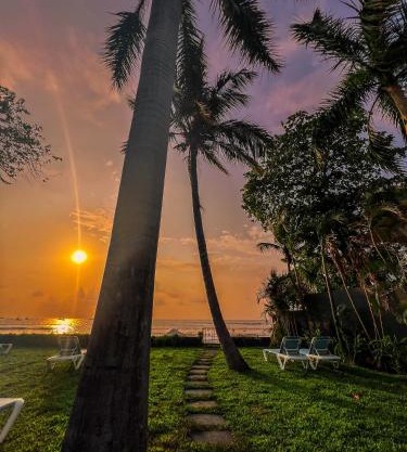 Perla de la Playa Beachfront Hotel