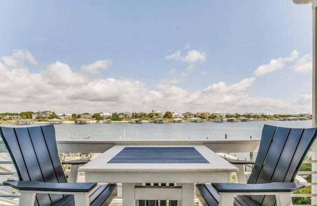 Pescador Landing B5 | Beach Access | Walk to FloraBama | My Beach Getaways