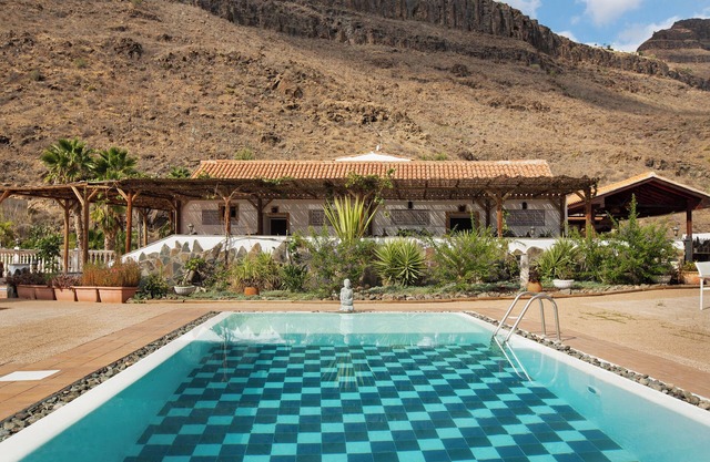 Finca Rural Los Tanquillos' con vistas a la montaña, piscina, Wi-Fi, A/C, terraza y jardín