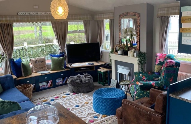PET FRIENDLY COSY ACCOMMODATION WITH PRIVATE HOT TUB 9 MILES FROM YORK CENTRE