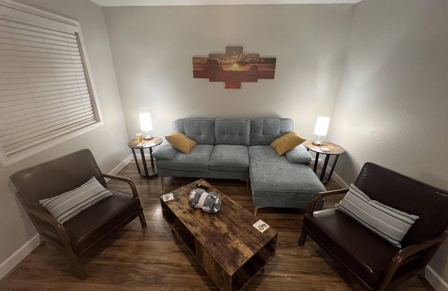 Pet Friendly! 1st Floor! Walking Distance to Shopping & Dining