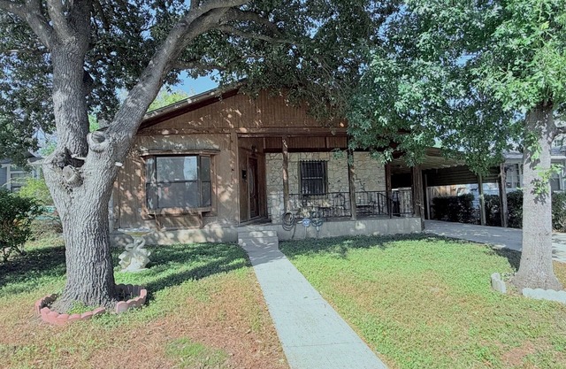 Pet Friendly 2-bedroom house in Central San Antonio