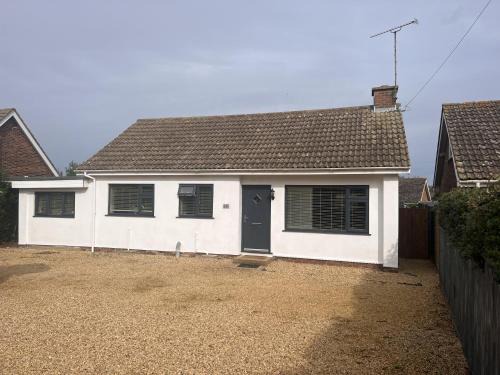 Pet-Friendly - 2 Bedrooms Bungalow hot tub parking