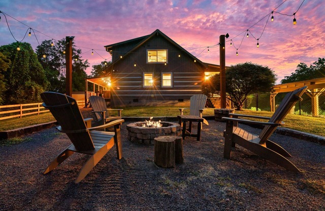 Stunning Hillside Cabin w/ Hot Tub & Game Room