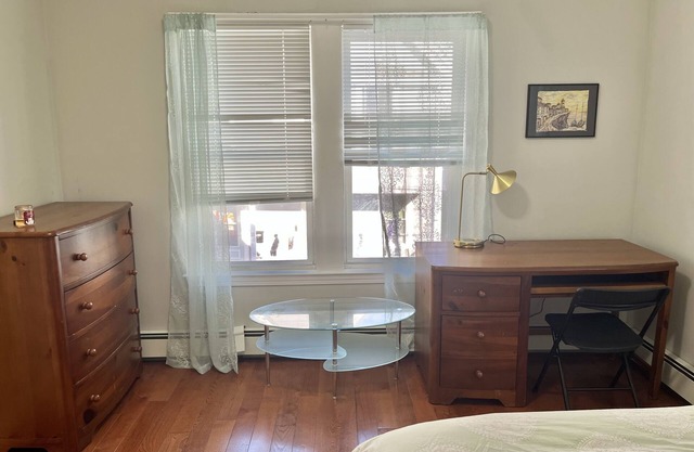 Pet Friendly 3-BR 2-Bath Spacious Condo 15 minutes to Boston