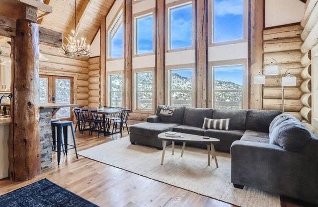 Pet Friendly 31 Day + Rental | 15 Minutes to Estes Park