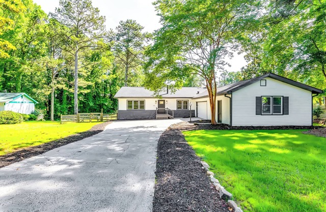 Pet-Friendly 4BR Home w/Full Gym, 3BT and Patio by Ballparks in Woodstock