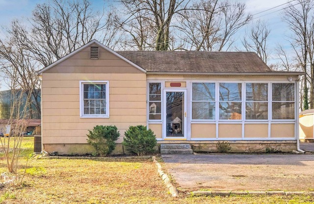 Pet-Friendly Alexandria Getaway w/ Fire Pit!