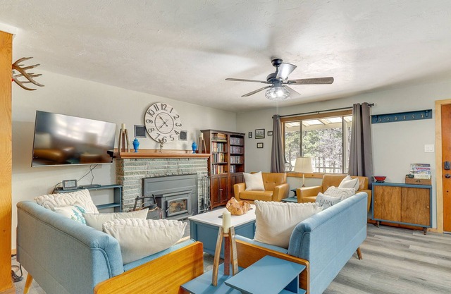 Pet-Friendly Alpine Cabin w/ Gas Grill & Fireplace
