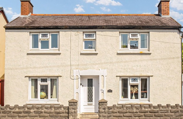 Pet friendly and perfect for exploring Pembrey.