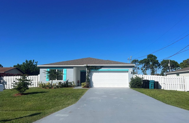 Pet Friendly and Lovely House 5 miles to Jensen Beach