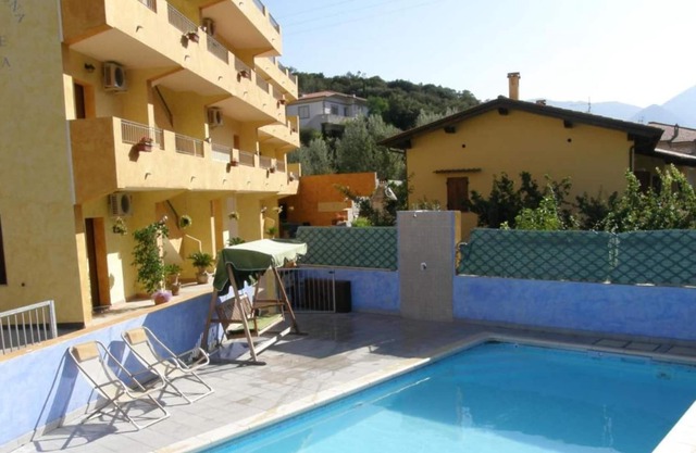 "Residence Pianeta Sardegna 1" con piscina, aire acondicionado; mascotas permitidas