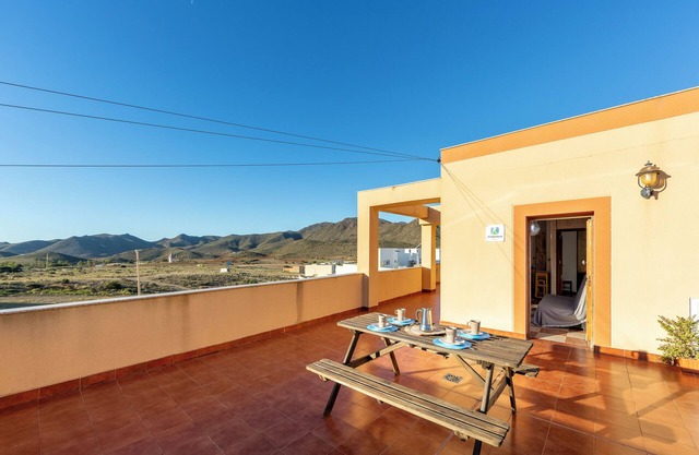 Apartamento "Las Cuatro Lunas" con vistas a la montaña, terraza y A/C; mascotas permitidas
