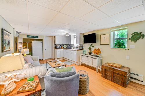 Pet-Friendly Apt with Hot Tub Near the Hamptons!