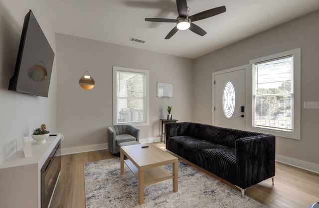 Pet-Friendly ATL Hub - 9 Mi to Downtown